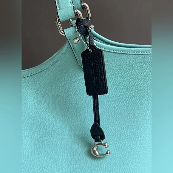 C6337 - Coach Day Tote - Picture 5 of 14